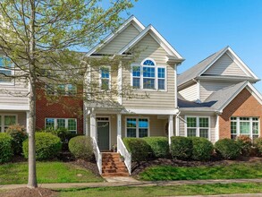 Building Photo - 633 Democracy St