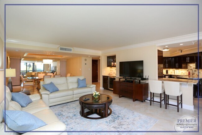Foto del edificio - **PARK SHORE BEAUTY WALK TO VENETIAN VILLA...