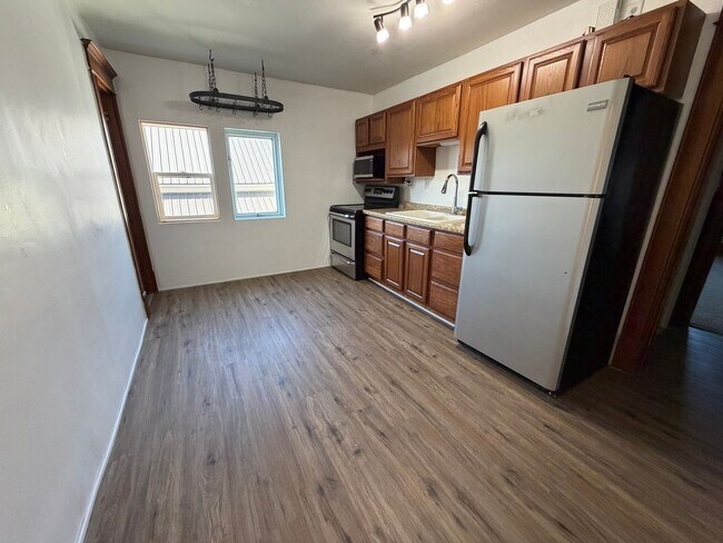 Foto del edificio - 705 McLean Ave
