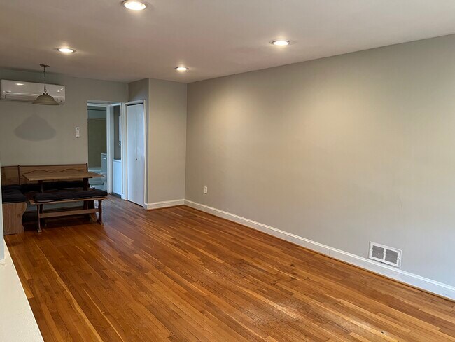 Foto del edificio - 109 Webster St NE