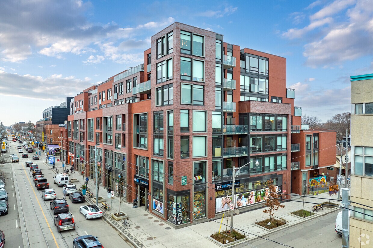 Primary Photo - 875 Queen East