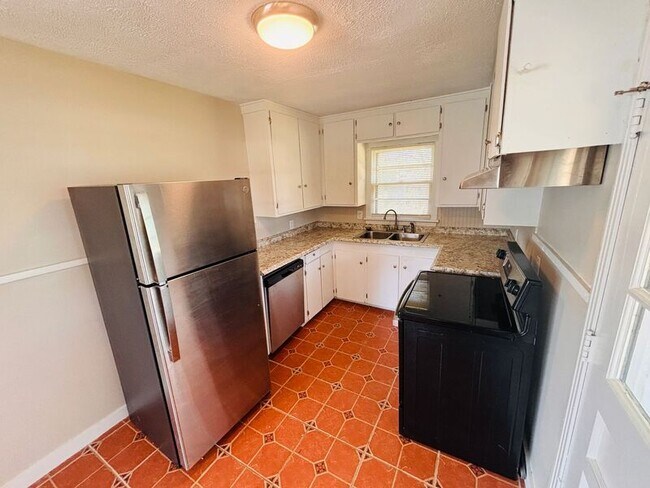 Foto del edificio - 3220 Service Dr