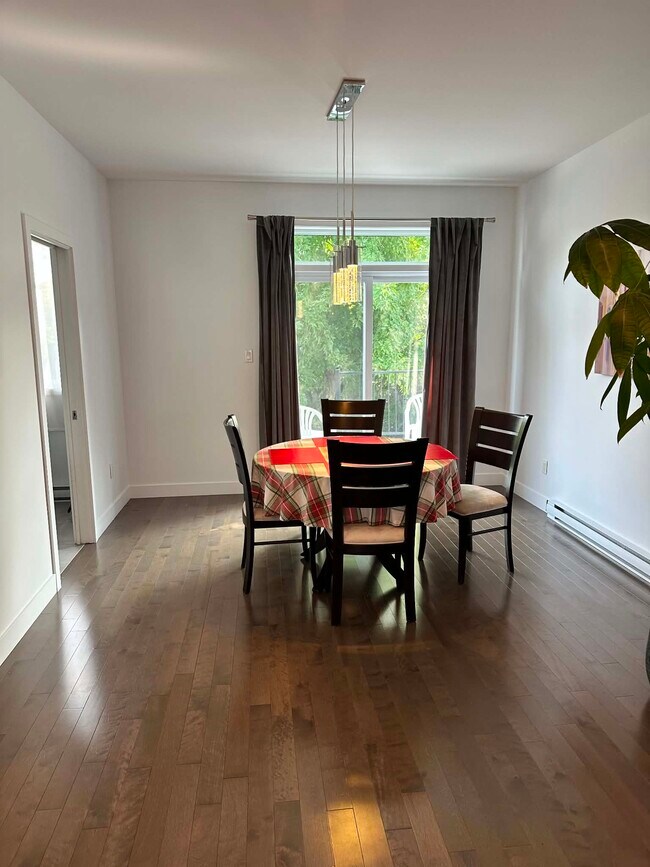 Photo du bâtiment - 3859 Rue Émile