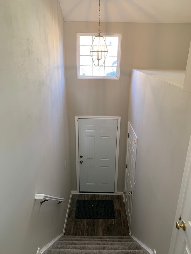 Brand new carpet and flooring - 3857 Thorngate Dr
