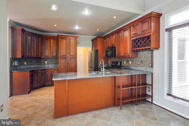 Foto del edificio - 21102 Raintree Ct