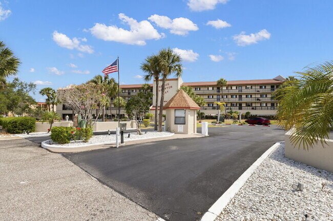 Foto del edificio - Condo For Rent on ST PETE BEACH!