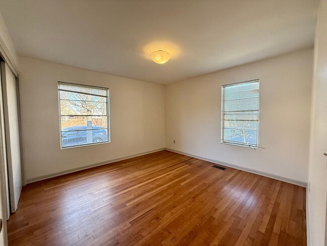 Foto del edificio - Charming 2-Bedroom Apartment in Decatur, A...