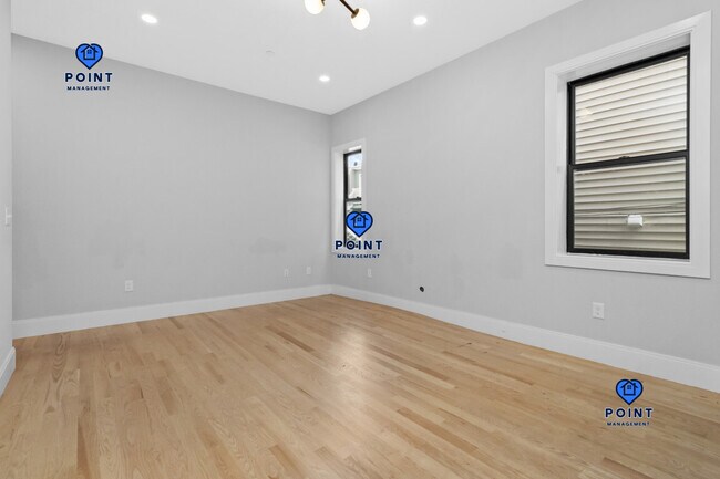 Building Photo - 516 Sumner St