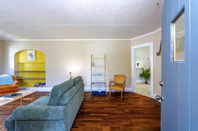 Building Photo - 2801 Alhambra Cir