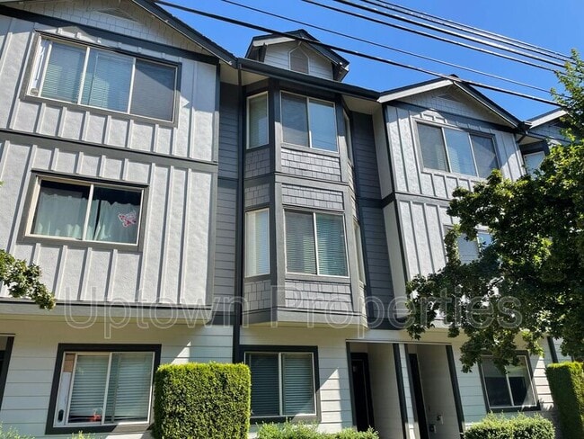 Building Photo - 8900 SW Elena Ln