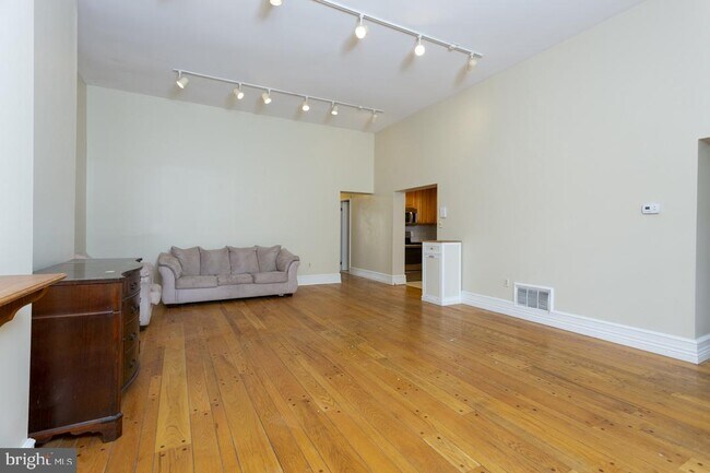 Building Photo - 914 Spruce St