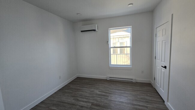 Building Photo - 87 Weldon St