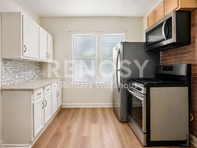 Building Photo - Available August 1st 2 Bedroom 1 Bath Apartment in Minneapolis