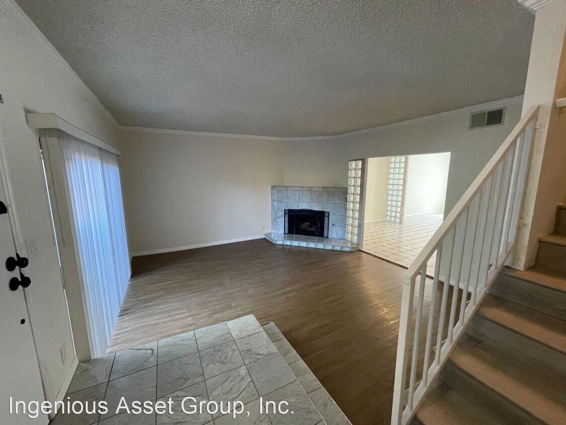 Primary Photo - 3 br, 3 bath House - 15033 Sherman Way. #E