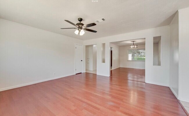 Foto del edificio - 411 Yorkshire Dr