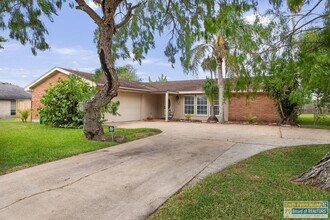 Building Photo - 421 Mesquite Dr