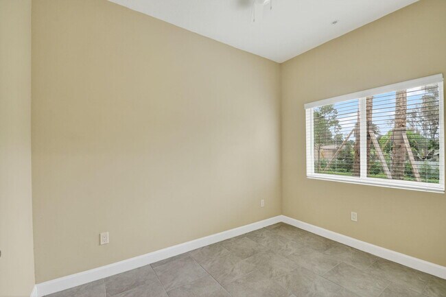 Building Photo - 4949 Serafica Dr