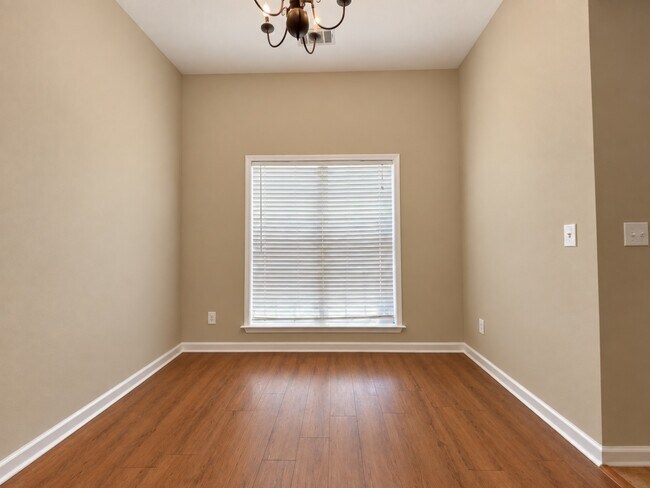 Foto del edificio - 6107 Blackstone Dr