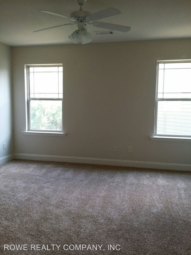 Building Photo - 4 br, 3.5 bath House - 47 LEE ROAD 2172