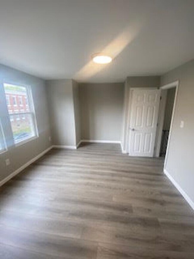 Foto del edificio - Large Home - Oak Lane