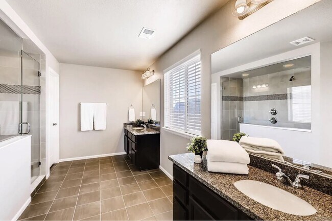 Building Photo - Updated Home with Gourmet Kitchen, Huge Fe...