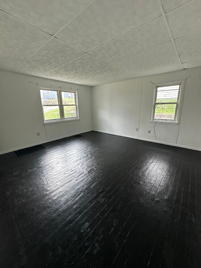 Foto del edificio - Three Bedroom Single Family House