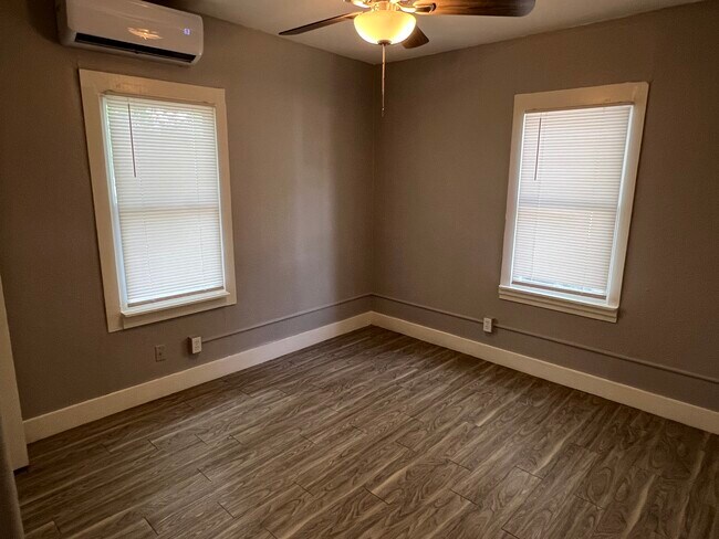 Front Bedroom - 300 E Lindbergh Blvd