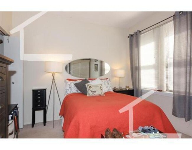 Building Photo - NO BROKER'S FEE! Beautiful 2 Bed On the Br...