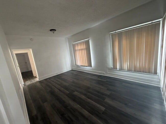 Building Photo - 3925 Normandie Ave