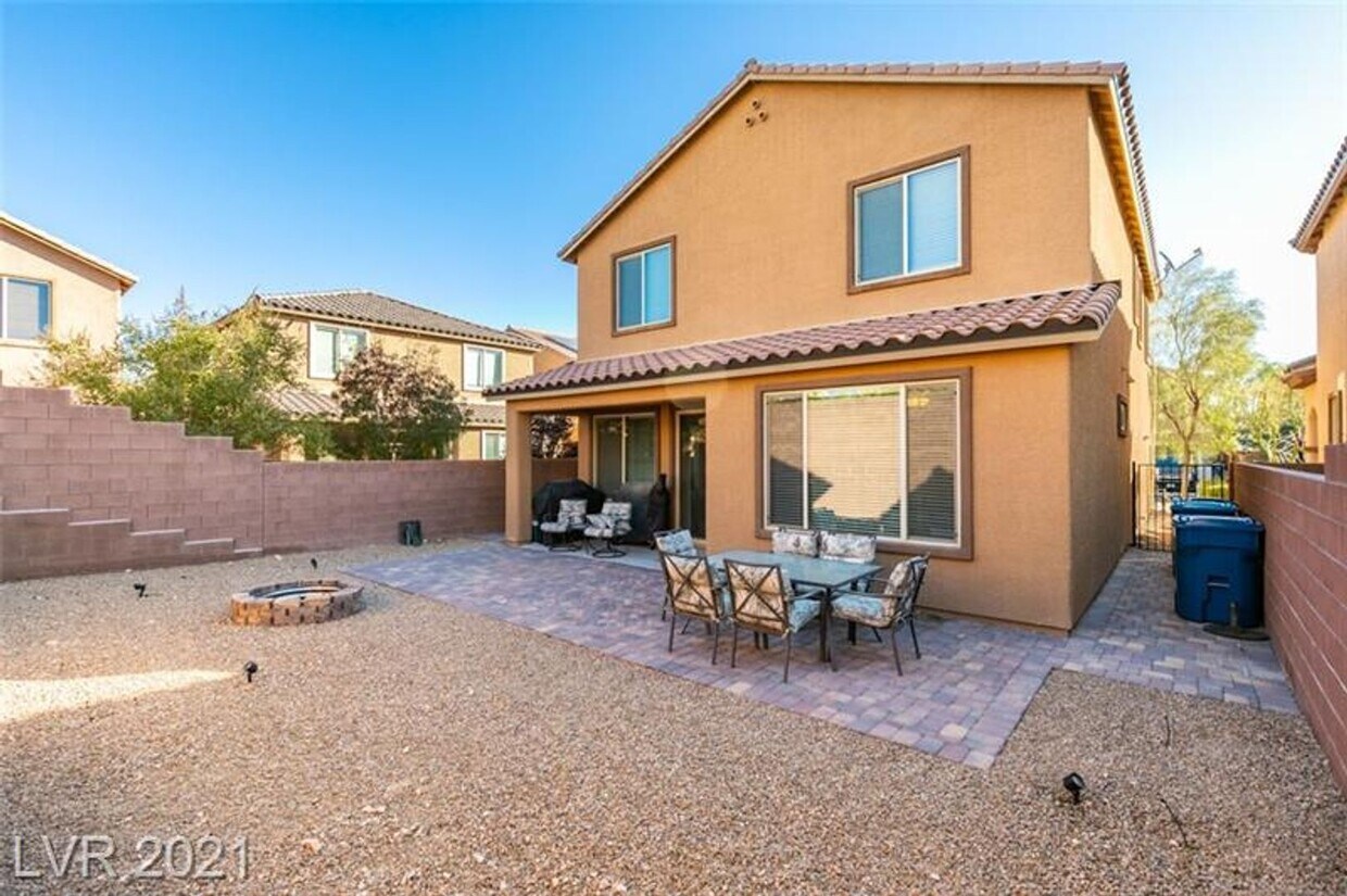 Primary Photo - Mountains Edge 4 Bedroom!