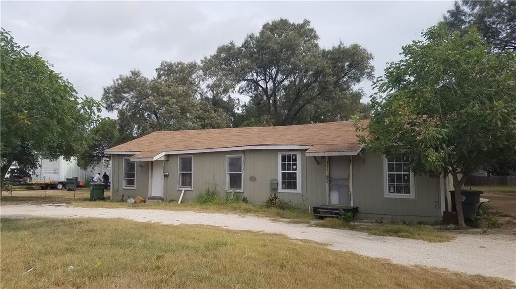 Foto principal - 305 W 3rd St
