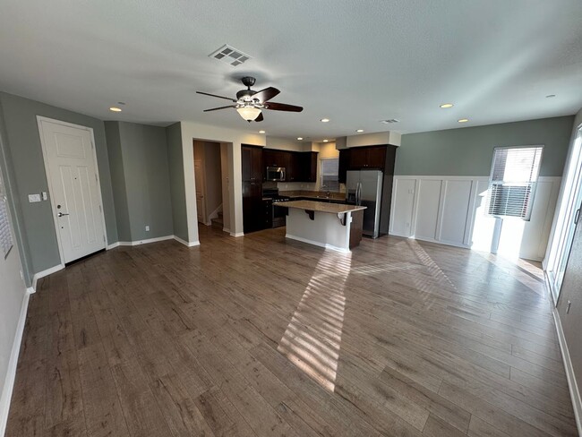 Building Photo - Beautiful Open Floor Plan Two Story Townho...