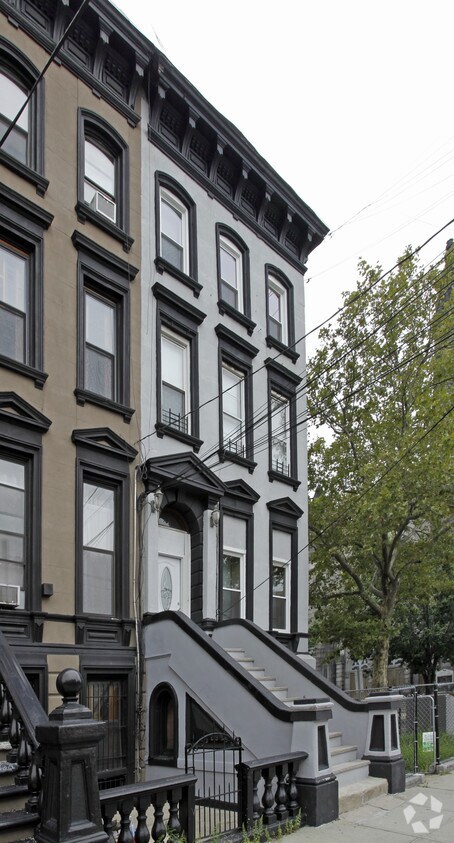 Foto del edificio - 355 Communipaw Ave