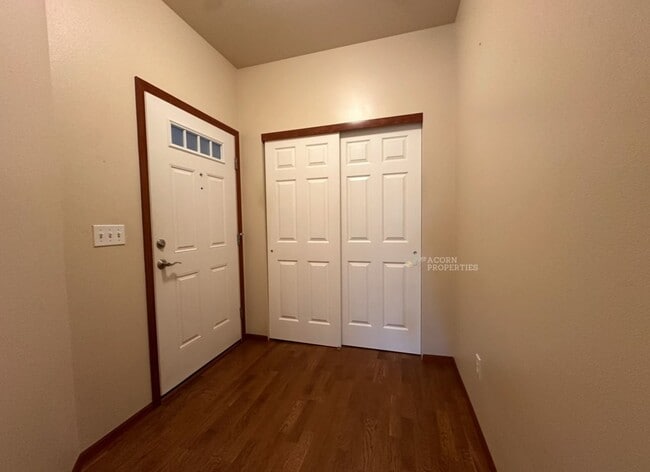 Building Photo - 1850 SW Scenic Heights St