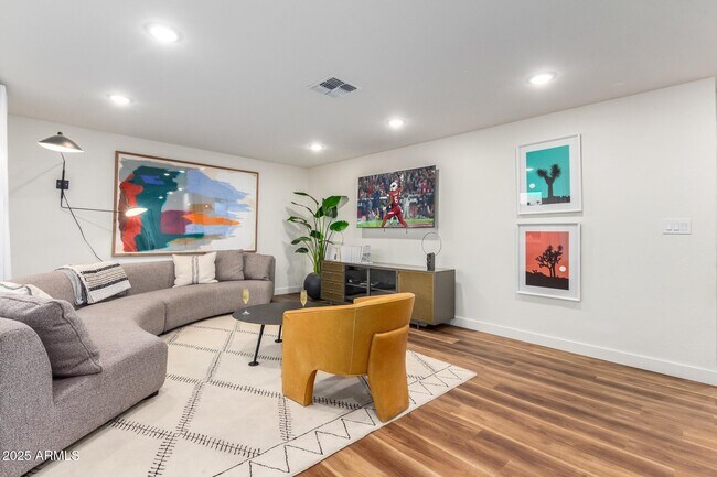 Foto del edificio - 8537 E Clarendon Ave