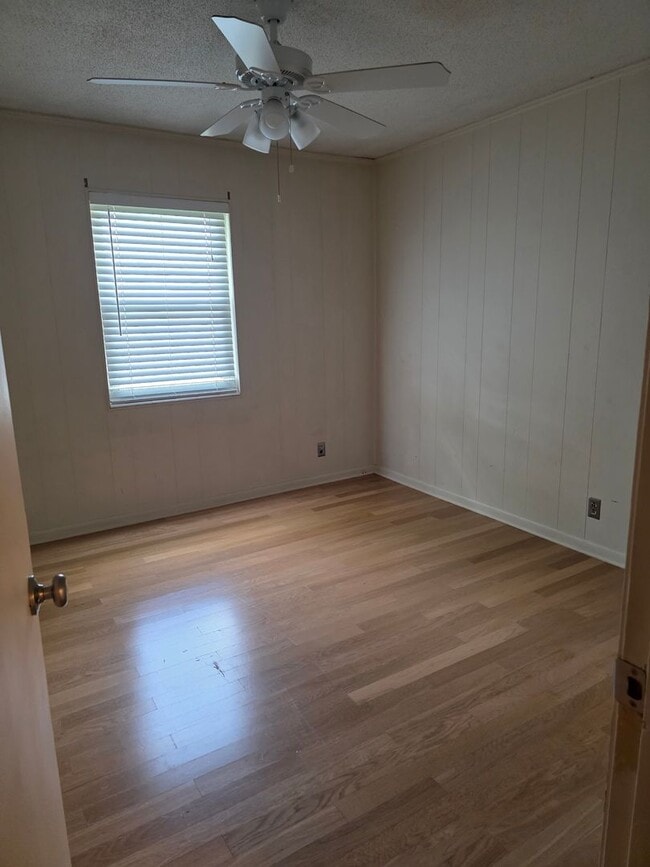 Building Photo - Charming Greenville House on Acre lot