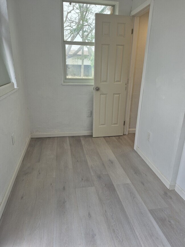 Foto del edificio - 628 SW Krome Ter