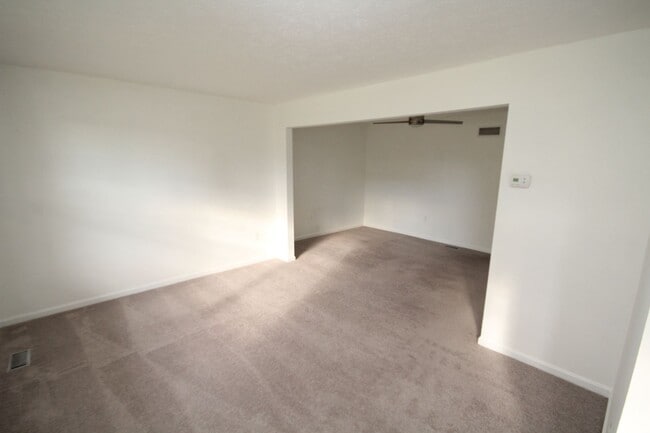 Foto del edificio - *Coming Soon*  Upgraded End Unit Townhome ...