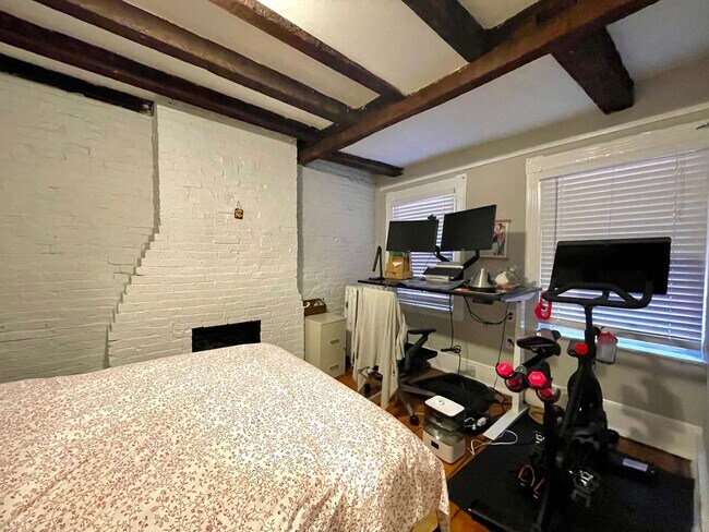 Building Photo - Check out this 2 bed in Beacon Hill