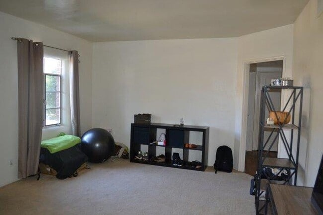 Foto del edificio - 614/616 Hollister Road