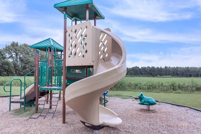 CHILDREN'S PLAY AREA - Foster Collier Gordon Manor