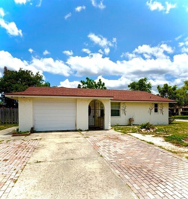 Building Photo - 6707 Lenoir Dr