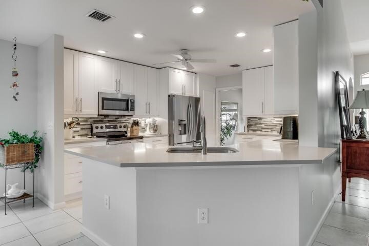 Foto principal - 5221 NW 65th Ave