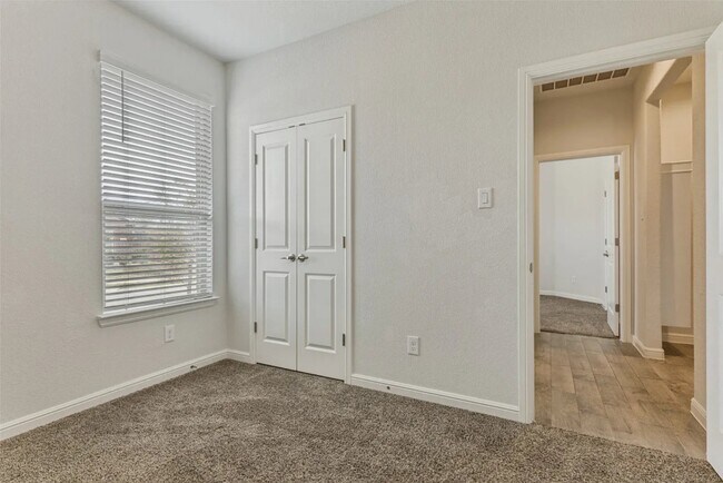 Building Photo - 9125 Highland Orchard Dr