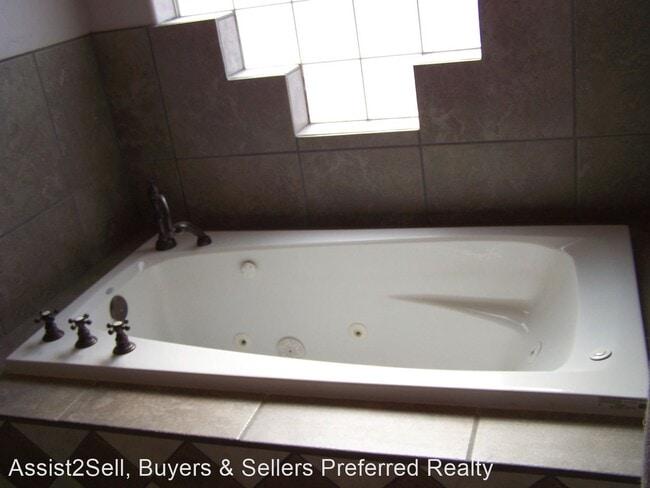 Building Photo - 3 br, 2 bath House - 27 Gardner