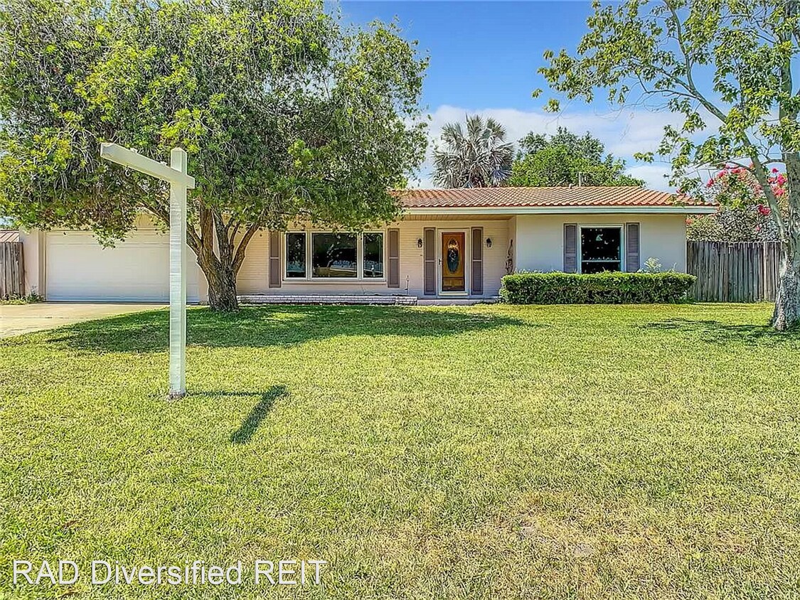 Primary Photo - 3 br, 2 bath House - 1808 Fox Cir