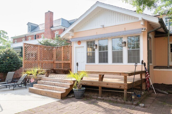Building Photo - DOWNTOWN WILMINGTON! Available now ~ Close...
