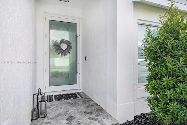 Foto del edificio - 18063 SW 13th St
