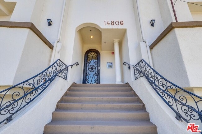 Foto del edificio - 14806 Burbank Blvd