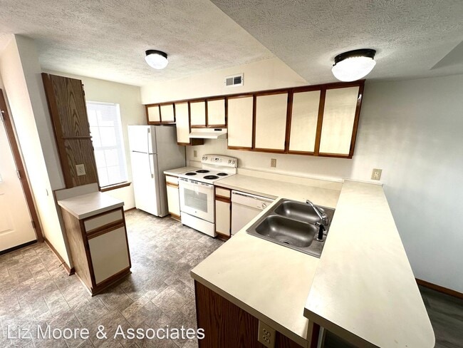 Building Photo - 2 br, 1.5 bath House - 427 Lester Road #8